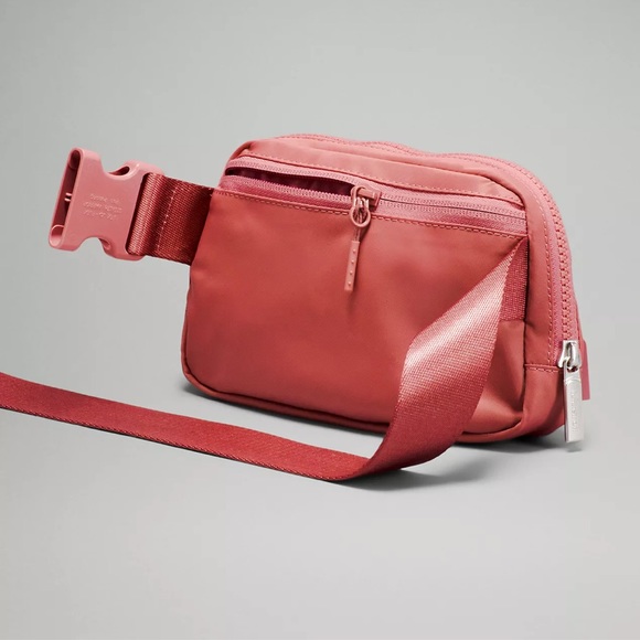 NWT Lulululemon Everywhere Belt Bag Brier Rose - Picture 4 of 6